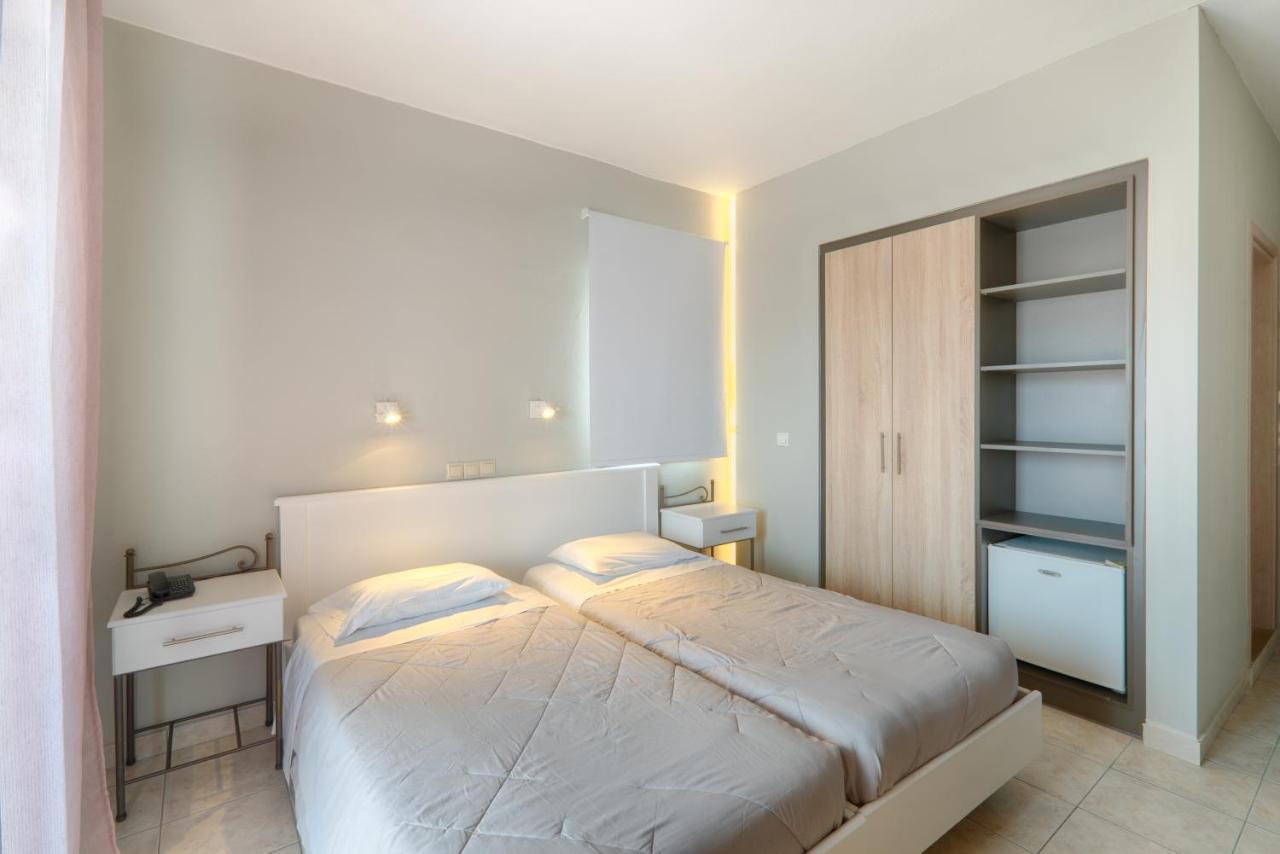 Louvre Hotel Gouviá Extérieur photo