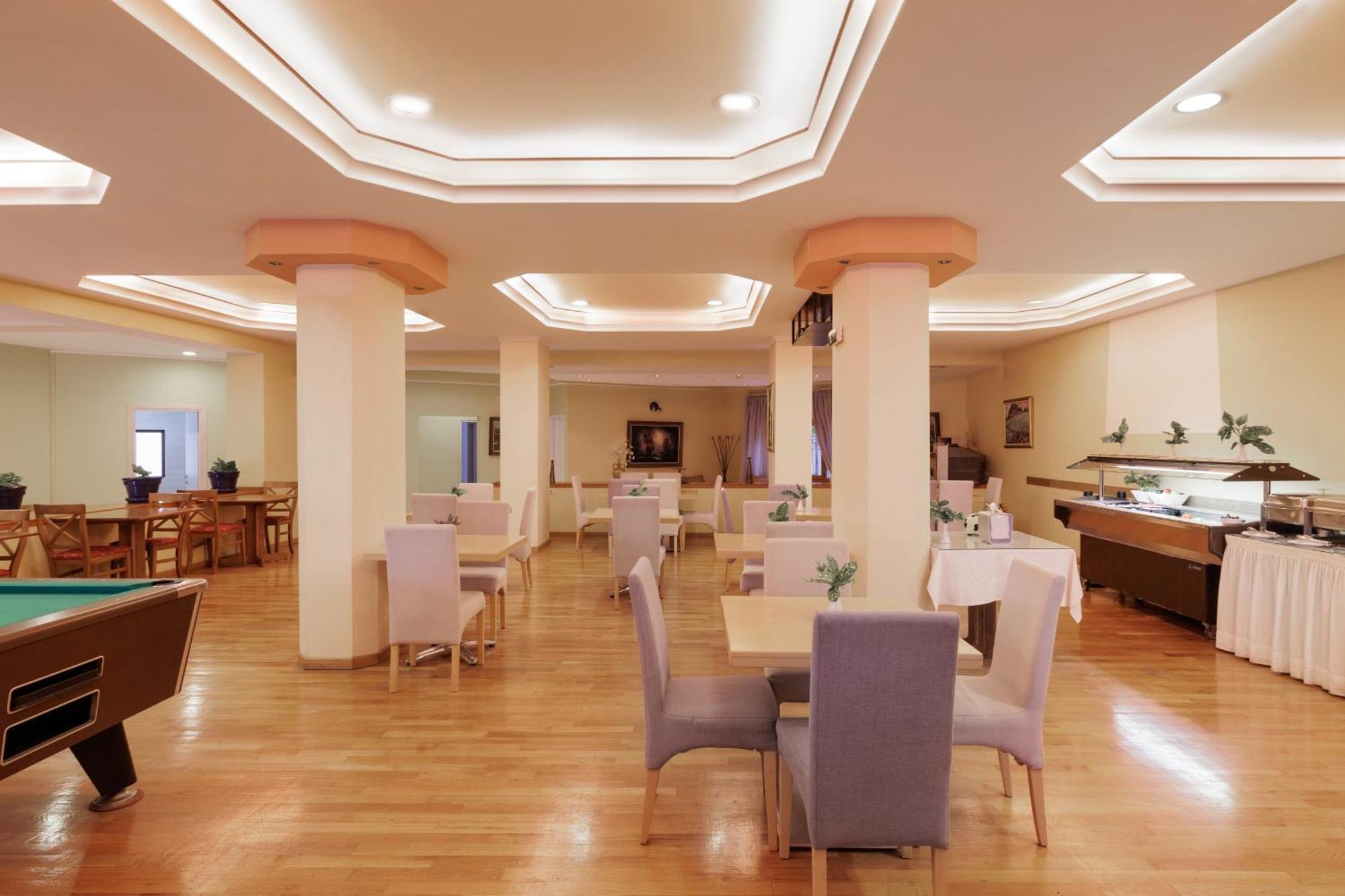Louvre Hotel Gouviá Extérieur photo