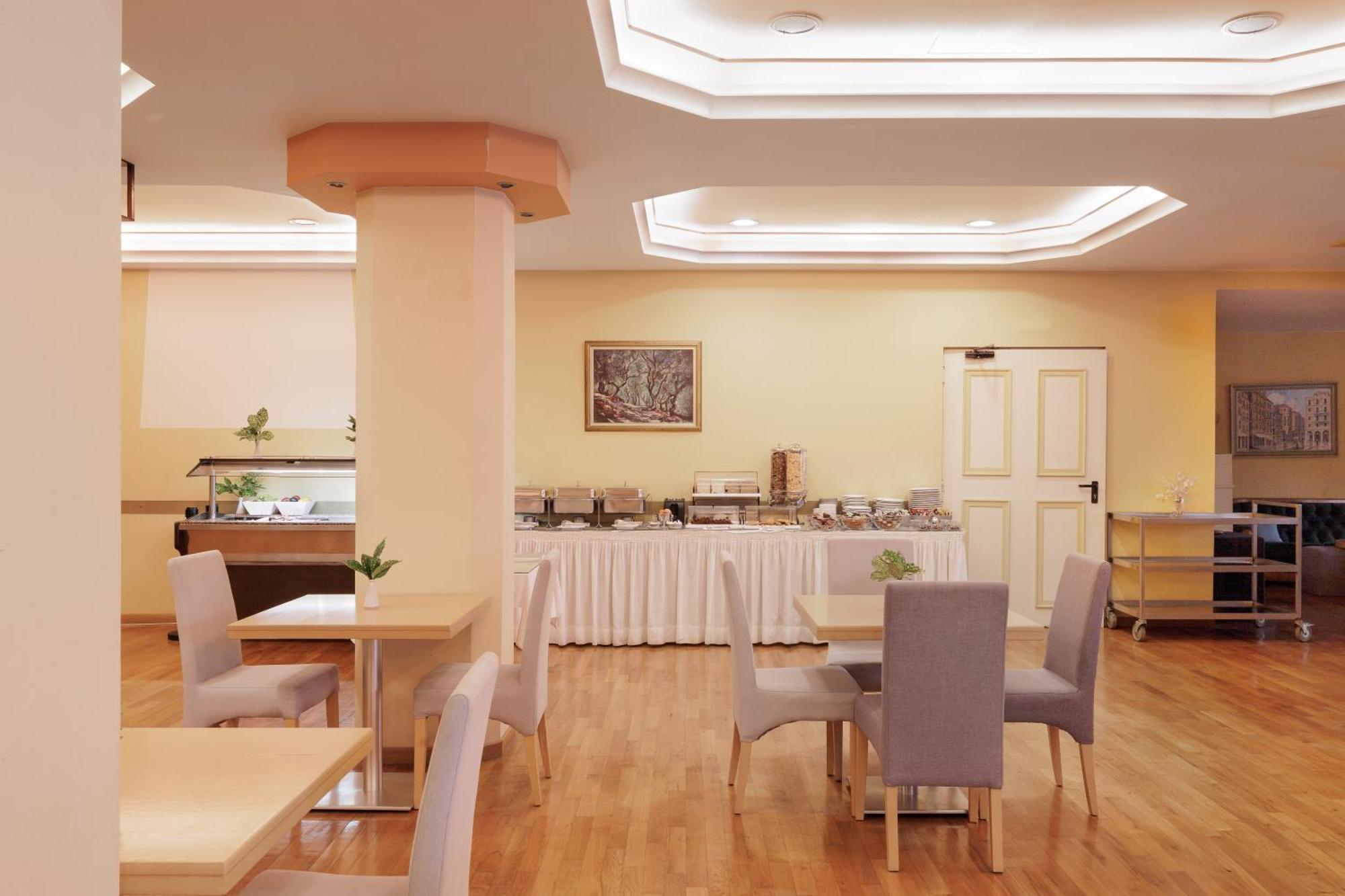 Louvre Hotel Gouviá Extérieur photo