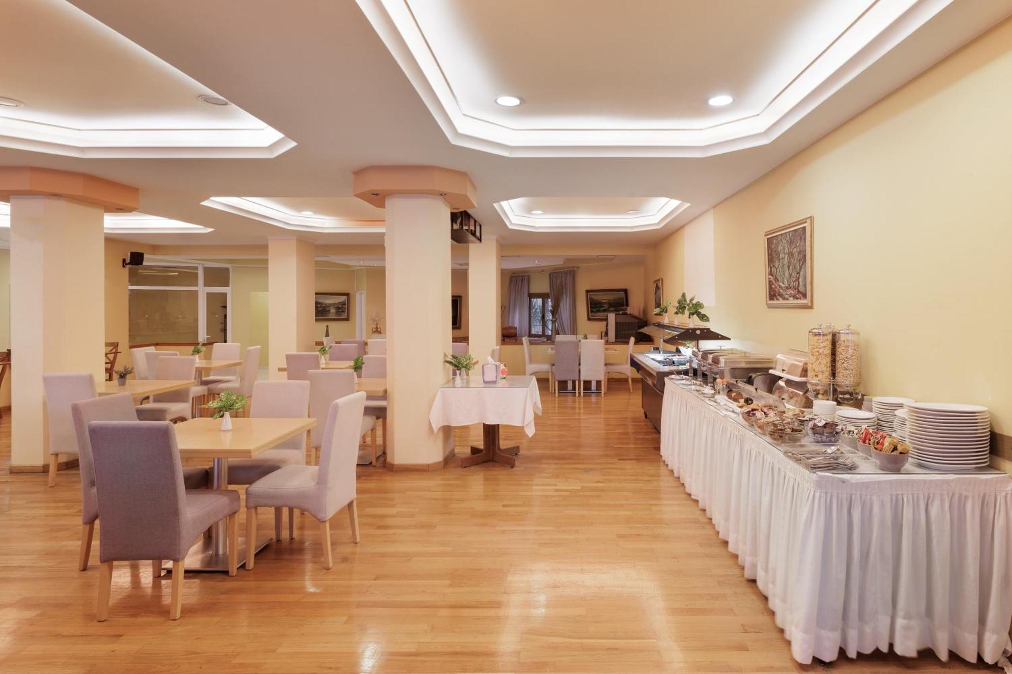 Louvre Hotel Gouviá Extérieur photo