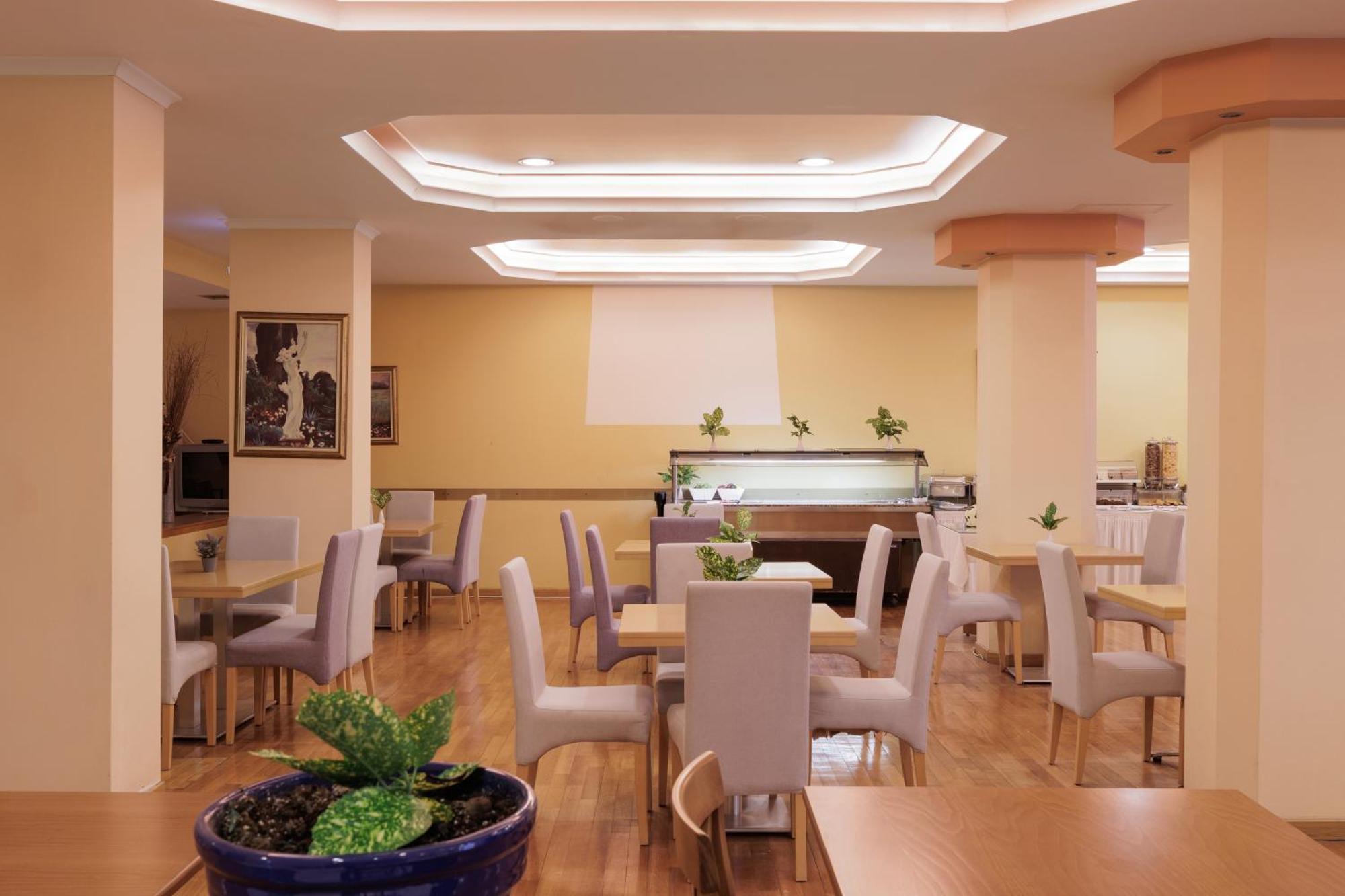 Louvre Hotel Gouviá Extérieur photo