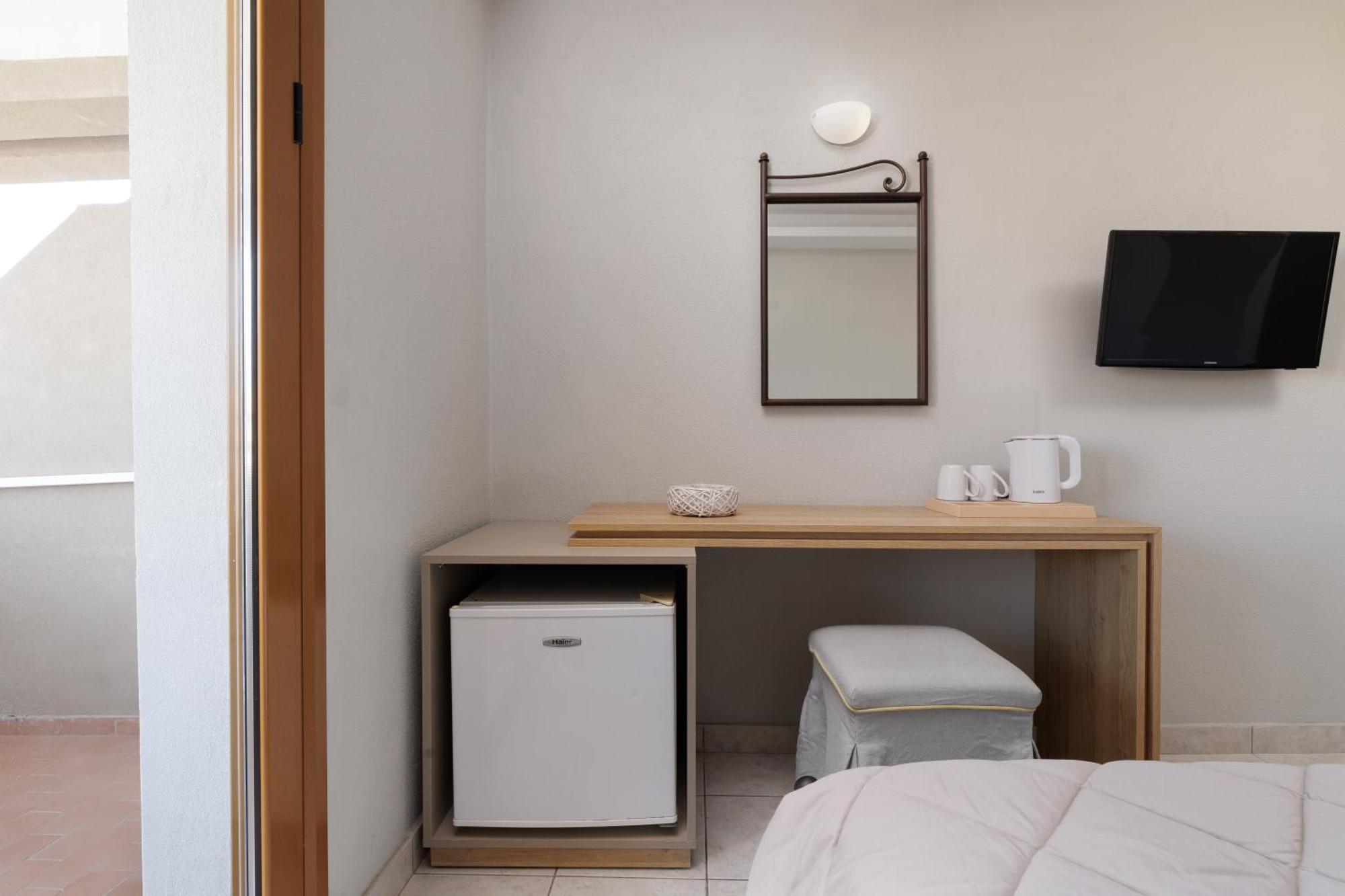 Louvre Hotel Gouviá Extérieur photo